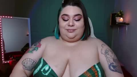 Snapshot of tiffany_laurens chatting on 12.25.24 dont forget ask for custom vids online show from 12.25.24