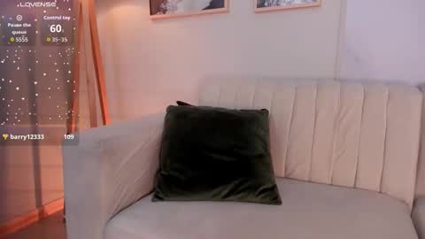 Snapshot of tiffany_low chatting on 01.10.26 tiffany_low online show from 01.10.26