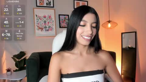 Snapshot of tiffany_low chatting on 05.29.26 tiffany_low online show from 05.29.26