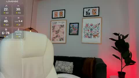 Snapshot of tiffany_low chatting on 06.11.26 tiffany_low online show from 06.11.26