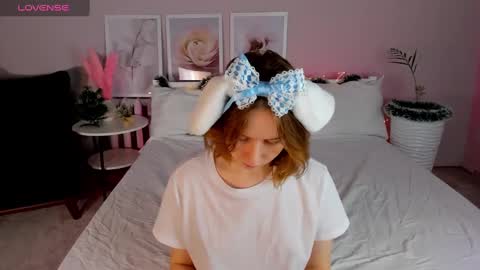 Snapshot of tiffany_roy chatting on 12.29.24 tiffany_roy online show from 12.29.24