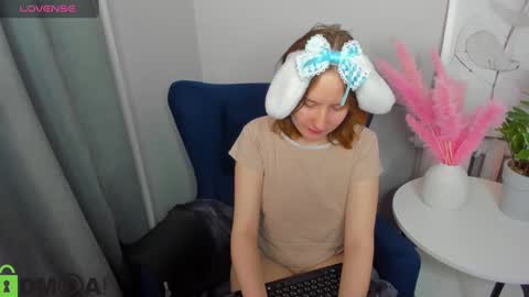 Snapshot of tiffany_roy chatting on 01.28.25 tiffany_roy online show from 01.28.25