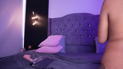 Snapshot of tiffany_sander chatting on 11.23.25 tiffany_sander online show from 11.23.25