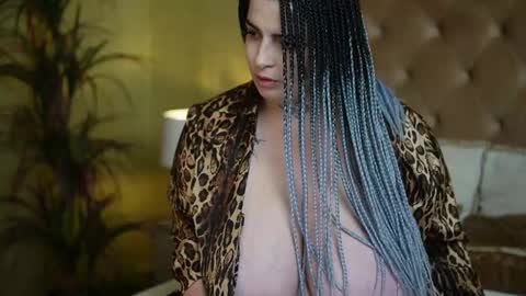 Snapshot of tiffanytrinity chatting on 10.05.25 Tiffany online show from 10.05.25