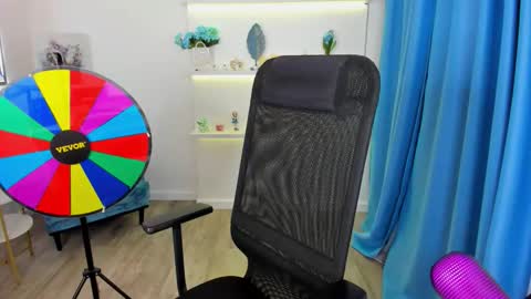 tiffanyyoun online show from 11.12.25