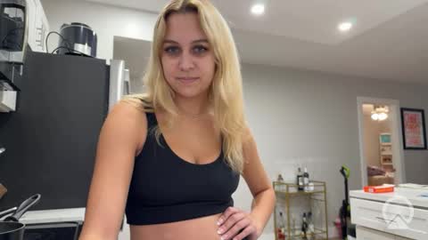 Tiffstreatsxoxo online show from 10.11.25