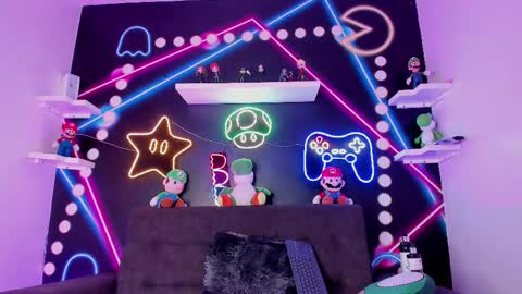 Tiffany  online show from 02.04.25