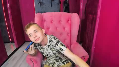 Snapshot of tim_blackk chatting on 10.05.25 Tim online show from 10.05.25