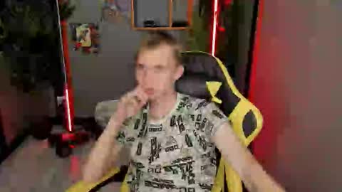 Snapshot of tim_blackk chatting on 10.10.25 Tim online show from 10.10.25