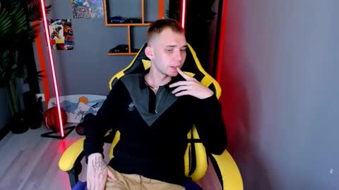 Snapshot of tim_blackk chatting on 10.17.25 Tim online show from 10.17.25