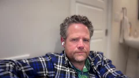 Snapshot of timjcali chatting on 11.01.25 Tim online show from 11.01.25