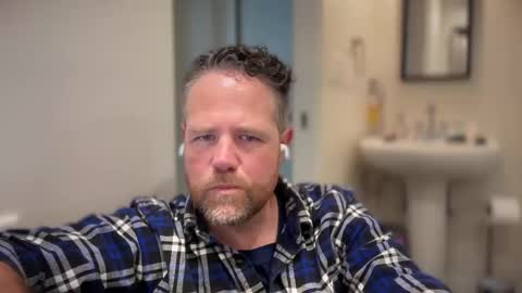 Snapshot of timjcali chatting on 11.06.25 Tim online show from 11.06.25