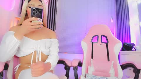 Hallie And Annie online show from 04.19.26