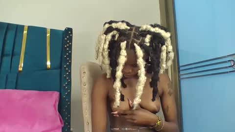 Snapshot of tinashe004 chatting on 11.17.25 tinashe online show from 11.17.25