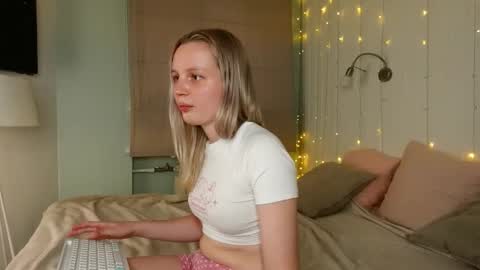 tinasiner online show from 09.19.25