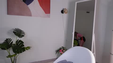 tinasiner online show from 11.14.25