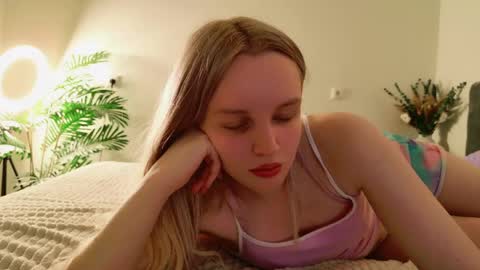 Snapshot of tinasiner chatting on 04.26.26 tinasiner online show from 04.26.26