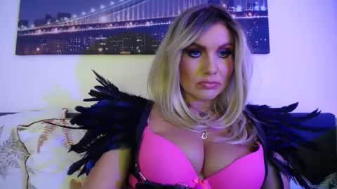 tinkerbell822 online show from 02.18.25