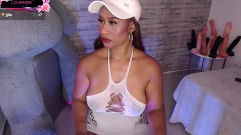 Tinna Goddess online show from 11.26.25