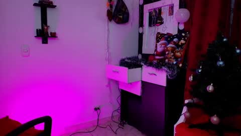 I AM BELLA  ----------- follow my  IG  TINNS 69 online show from 12.07.24