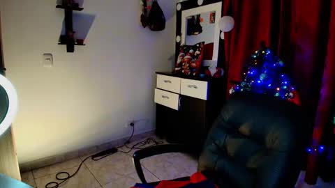 I AM BELLA  ----------- follow my  IG  TINNS 69 online show from 12.29.24