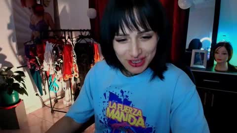 I AM BELLA  ----------- follow my  IG  TINNS 69 online show from 11.22.25