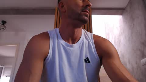 Snapshot of tinoclandestino chatting on 09.14.25 tinoclandestino online show from 09.14.25