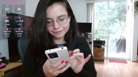 Tiny Caroline online show from 11.11.25