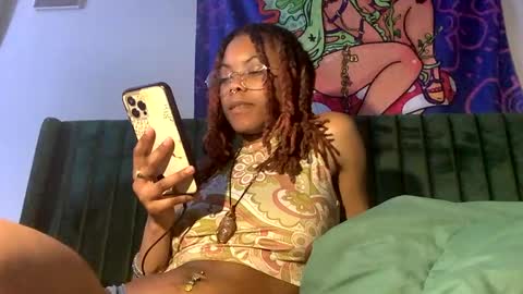 Snapshot of tiny_cupcake2 chatting on 02.04.25 cupcake online show from 02.04.25