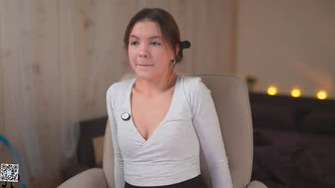 Snapshot of tiny_miracle chatting on 02.06.25 Lyssa online show from 02.06.25