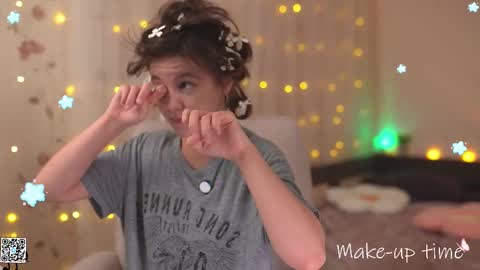 Snapshot of tiny_miracle chatting on 02.19.25 Lyssa online show from 02.19.25