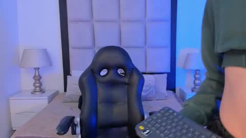 Thomm  Independent Model online show from 02.12.26