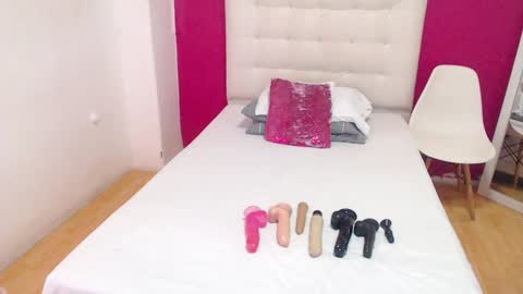 tiny_whore18 online show from 12.16.24