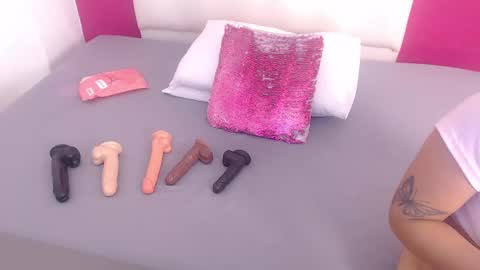 tiny_whore18 online show from 10.02.25