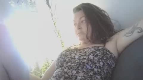 Snapshot of tinyassbossymilf chatting on 05.22.26 tinyassbossymilf online show from 05.22.26