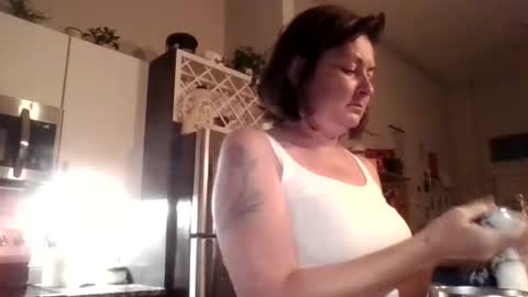 Snapshot of tinyassbossymilf chatting on 07.17.26 tinyassbossymilf online show from 07.17.26