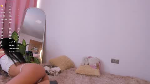 Snapshot of tinymoon_ chatting on 10.21.25 Luna online show from 10.21.25