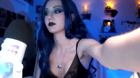 Dahlia Browne online show from 11.01.25