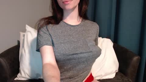 Snapshot of tinyytina chatting on 12.15.24 TinyyTina online show from 12.15.24