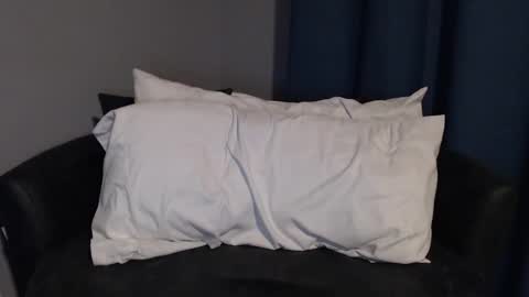 Snapshot of tinyytina chatting on 12.16.24 TinyyTina online show from 12.16.24