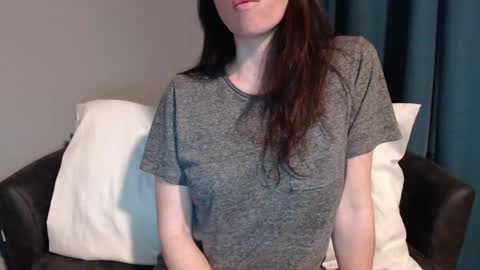 Snapshot of tinyytina chatting on 01.12.25 TinyyTina online show from 01.12.25