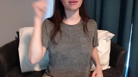 Snapshot of tinyytina chatting on 01.12.25 TinyyTina online show from 01.12.25