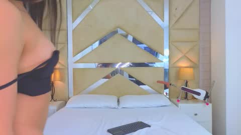 Tiphani Walker online show from 12.05.25