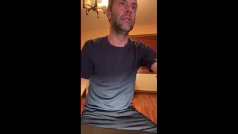 Snapshot of tlcik chatting on 10.12.25 tlcik online show from 10.12.25