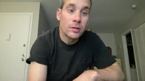 Snapshot of tleigh24 chatting on 02.21.25 tleigh24 online show from 02.21.25