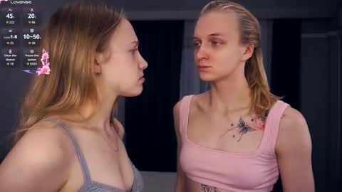 Snapshot of tobicovitt chatting on 10.21.25 Mary online show from 10.21.25