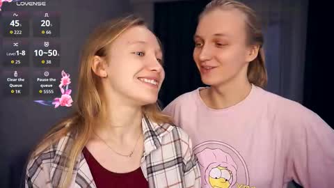 Snapshot of tobicovitt chatting on 10.27.25 Mary online show from 10.27.25