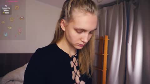 Snapshot of tobicovitt chatting on 11.21.25 Mary online show from 11.21.25