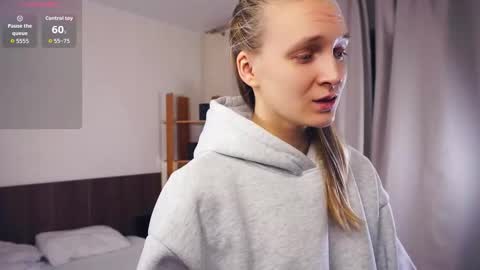 Snapshot of tobicovitt chatting on 12.05.25 Mary online show from 12.05.25