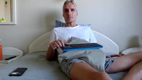 Snapshot of toffmen chatting on 09.28.25 Daniel Bisexual uncut 20cm online show from 09.28.25